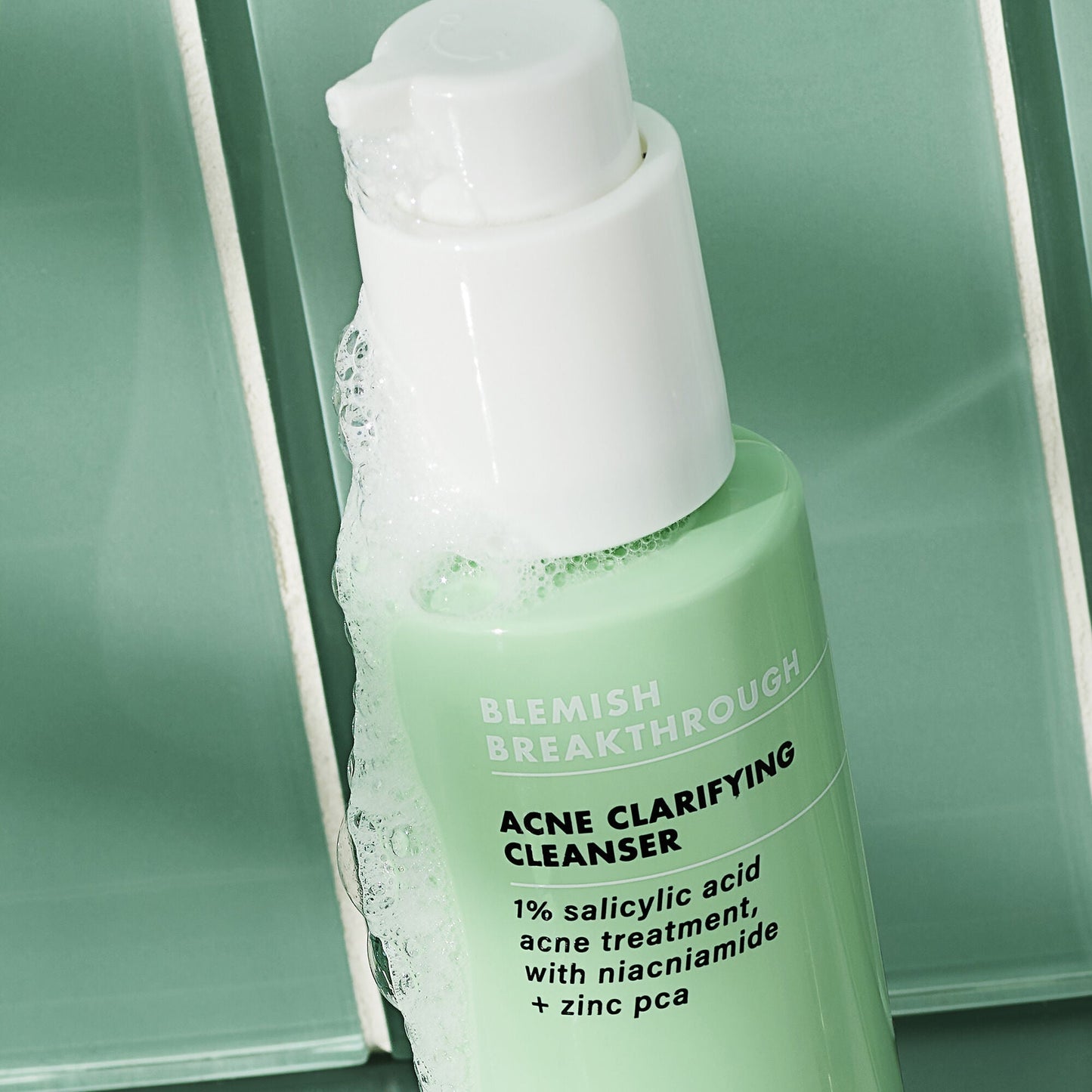 blemish-breakthrough-acne-clarifying-cleanser-h0 02_021622_SL_BT_Cleanser_Back_Lighter_0129_FStack_FINAL_IGF_V2_eb5b7c7b-2de7-4b4a-8d54-43ee3b07523f.jpg