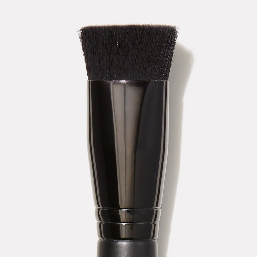 triangular-buffing-foundation-brush-o5 85106_b_TriangularBuffingFoundationBrushwebA.jpg