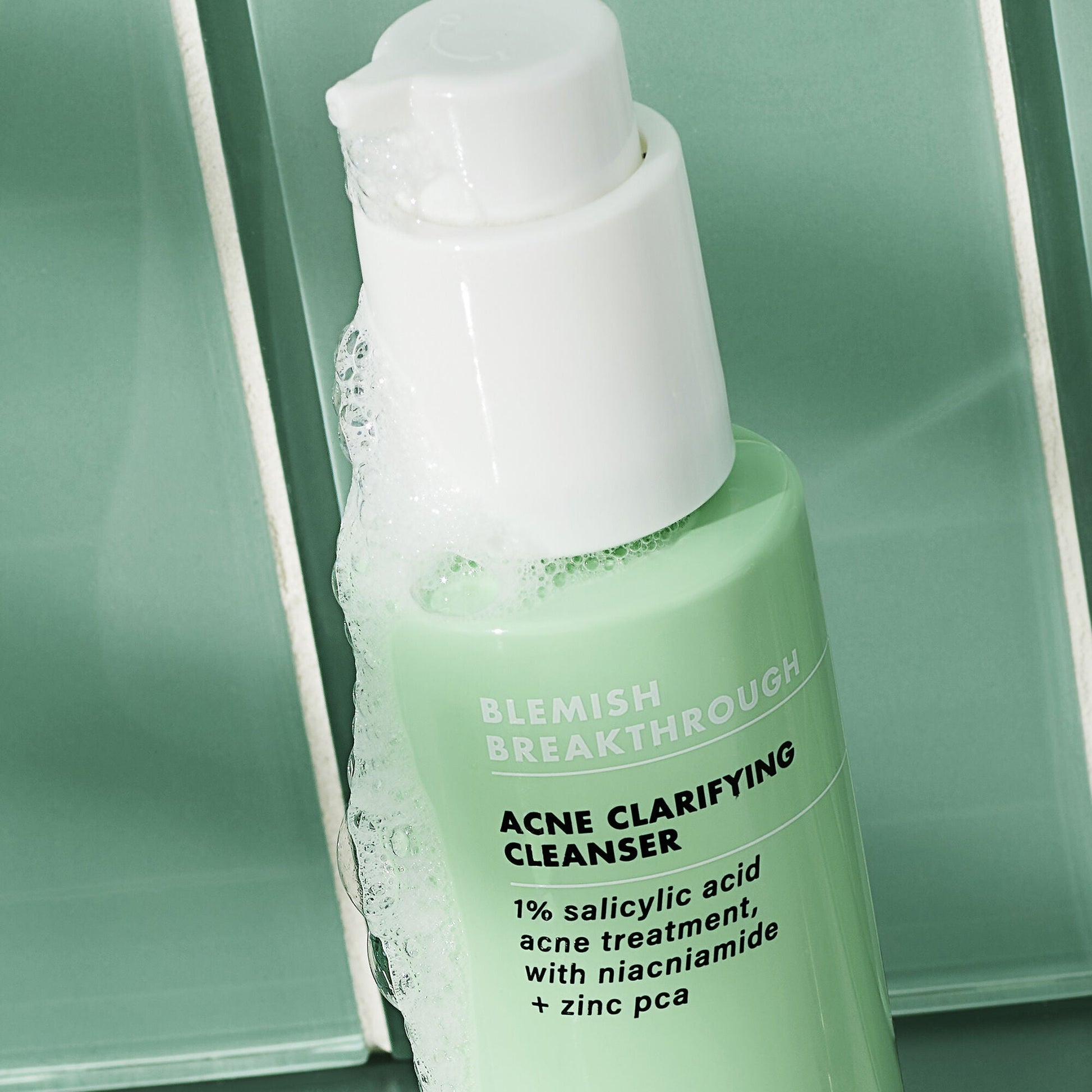 blemish-breakthrough-acne-clarifying-cleanser-h0 02_021622_SL_BT_Cleanser_Back_Lighter_0129_FStack_FINAL_IGF_V2_eb5b7c7b-2de7-4b4a-8d54-43ee3b07523f.jpg