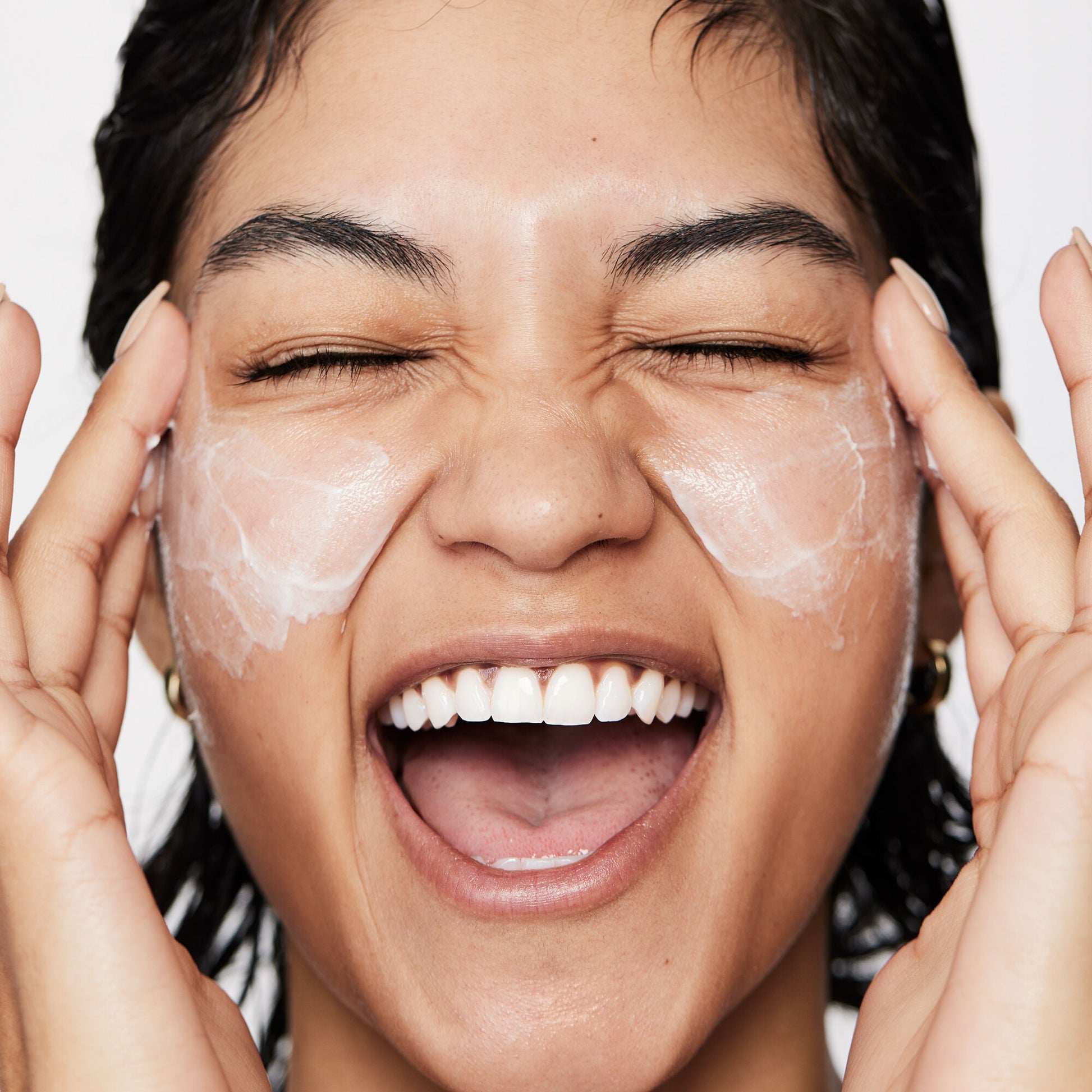 pure-skin-moisturizer-x3 040822_Model_Pure-Moisturizer_200_RT2-V1_RGB040822_Model_Pure-Moisturizer_200_RT2-V1_V1_IGF.jpg