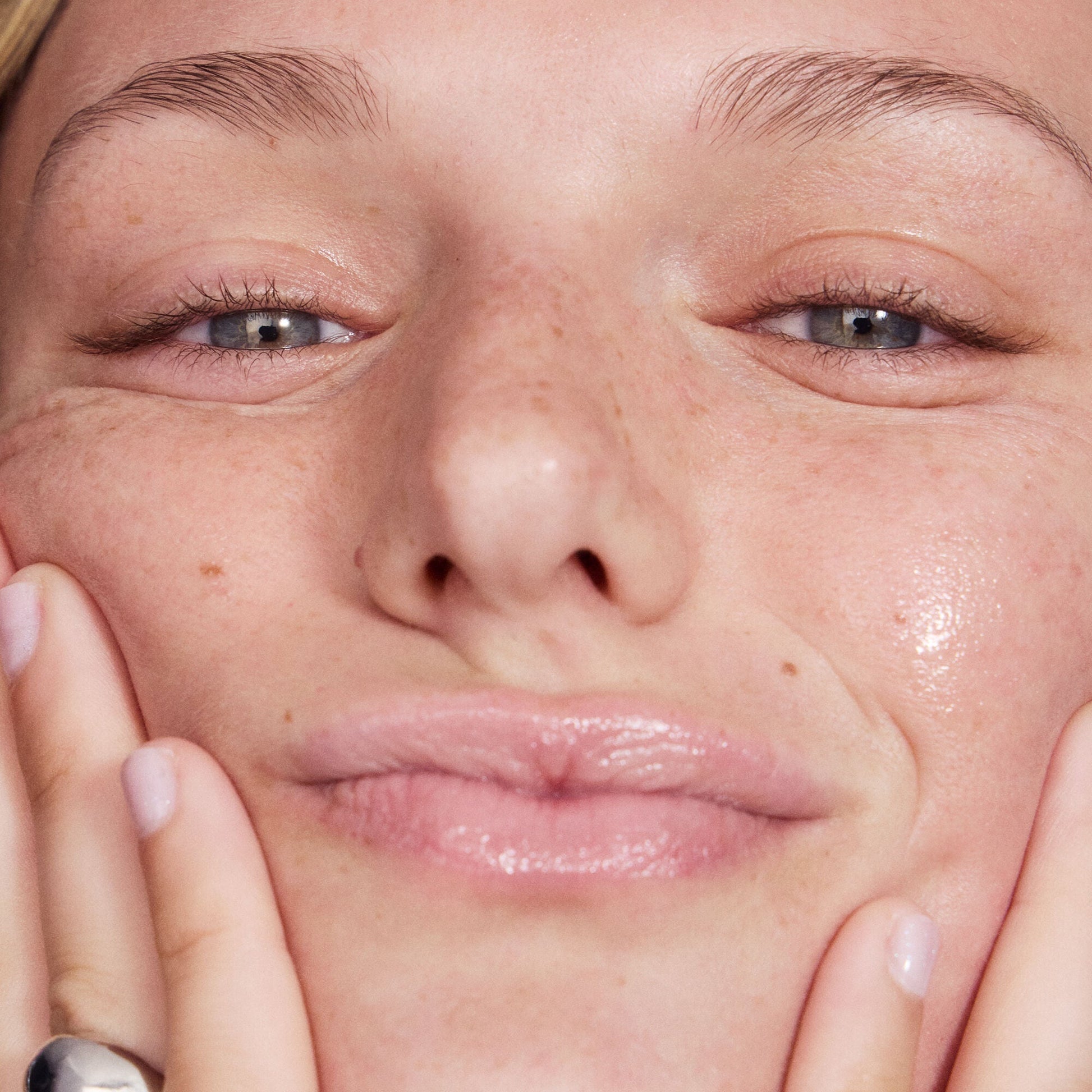 thirst-burst-pore-fecting-toner-v6 042125_SKIN_TBT_Madison_ModelApp_1086_RGB_IGF.jpg