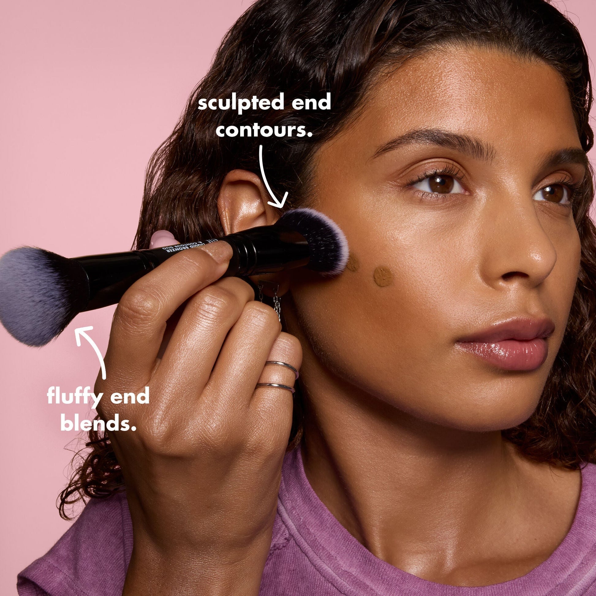 liquid-bronzer-and-contour-duo-brush-k7 0426_EDU_LiquidBronzer_ContourDuoBrush_BenefitModel.jpg