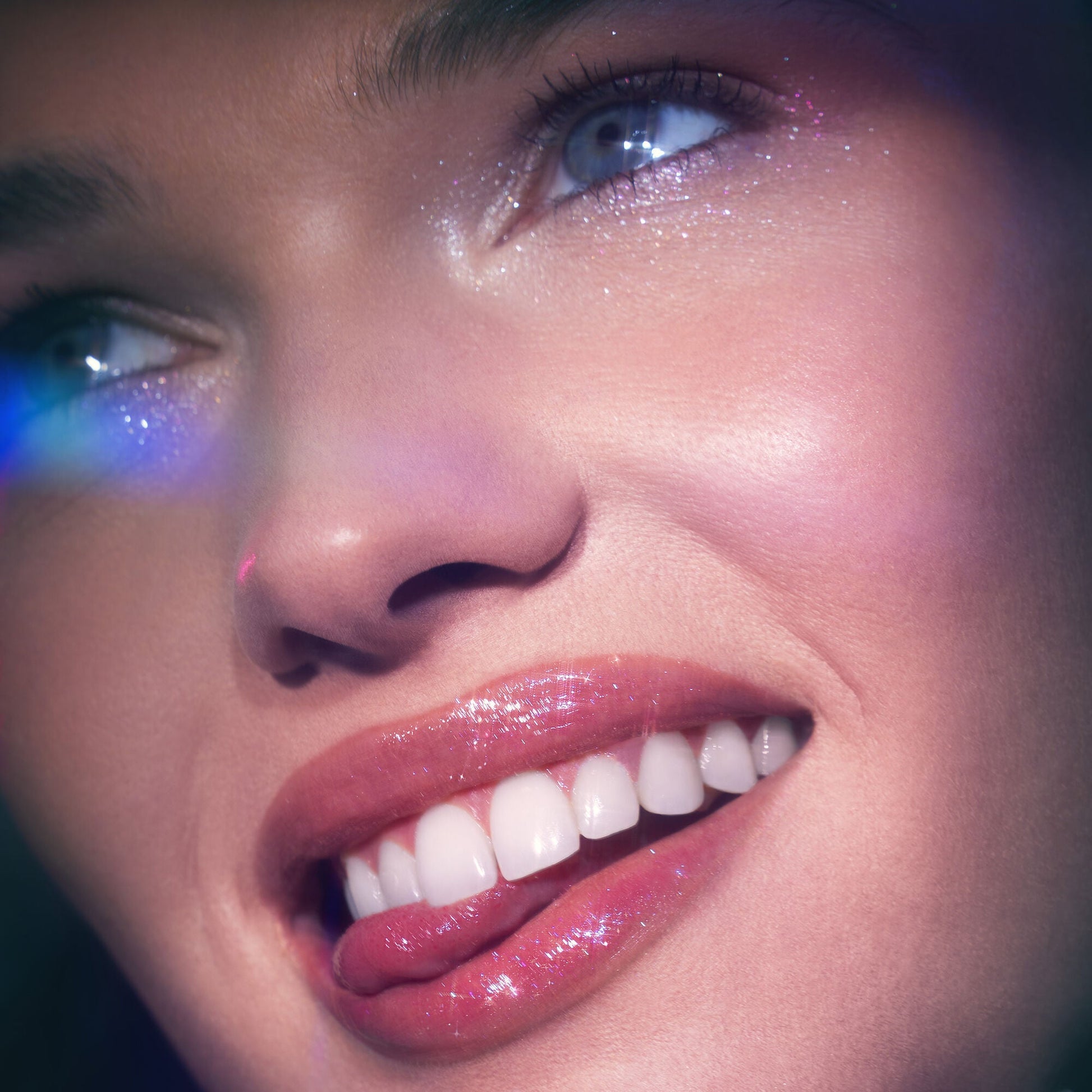 glow-reviver-lip-oil-glimmer-d8 053124_Lily_LipOil_OFace_FineAsFleck_0315_v4_RGB_IGF.jpg