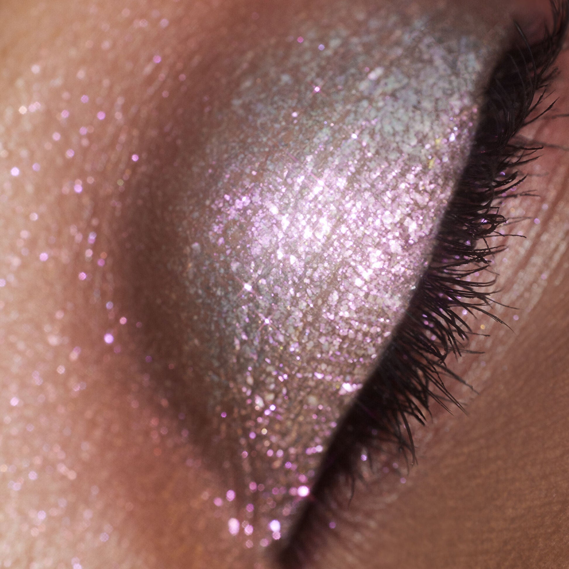 duochrome-liquid-eyeshadow-d1 061223_Chi_SparkPink_0022_FINAL_RGB_IGF.jpg