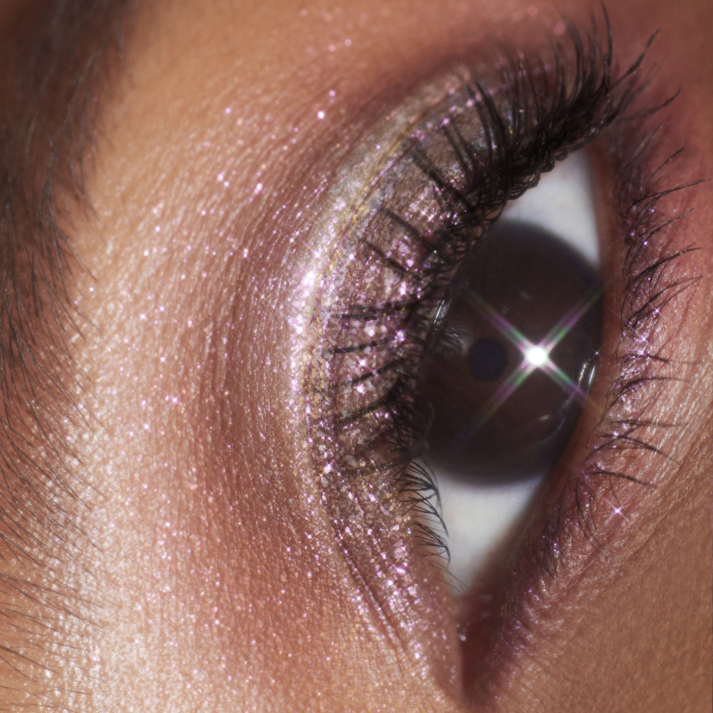 duochrome-liquid-eyeshadow-d1 061223_Chi_SparkPink_0023_FINAL_RGB_IGF.jpg