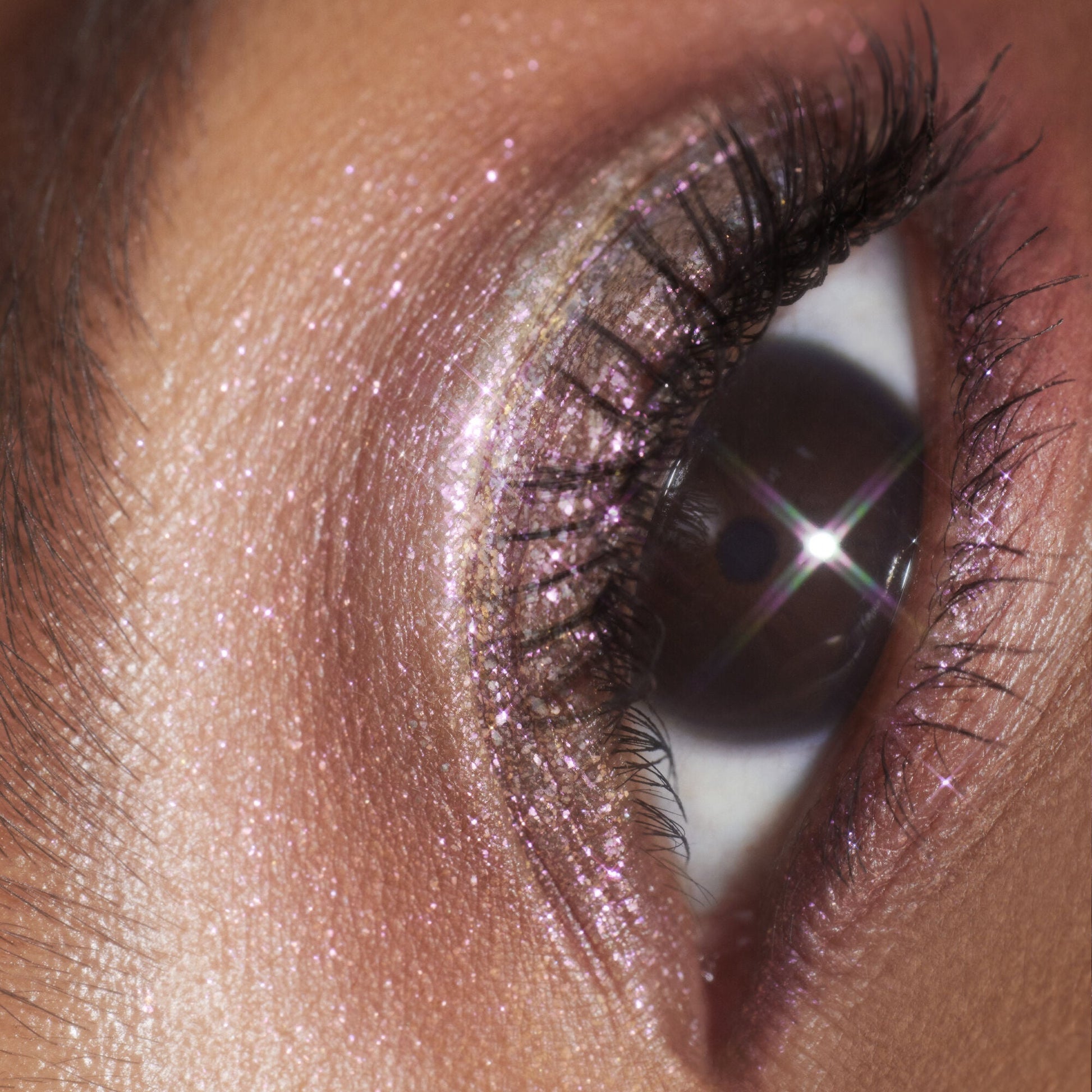 duochrome-liquid-eyeshadow-d1 061223_Chi_SparkPink_0023_FINAL_RGB_IGF.jpg