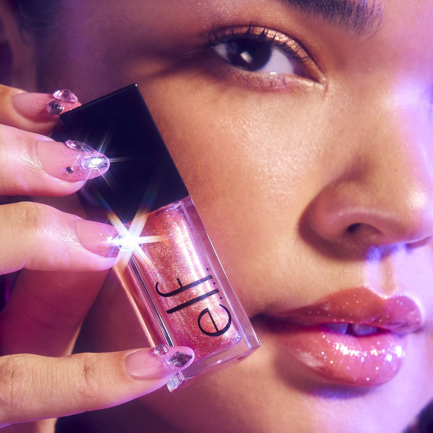 glow-reviver-plumping-lip-oil-g3 072225_Breanna_LipPlump_0391_2000x2000_0613e084-a418-44f9-b40d-c461b7a4b6db.jpg