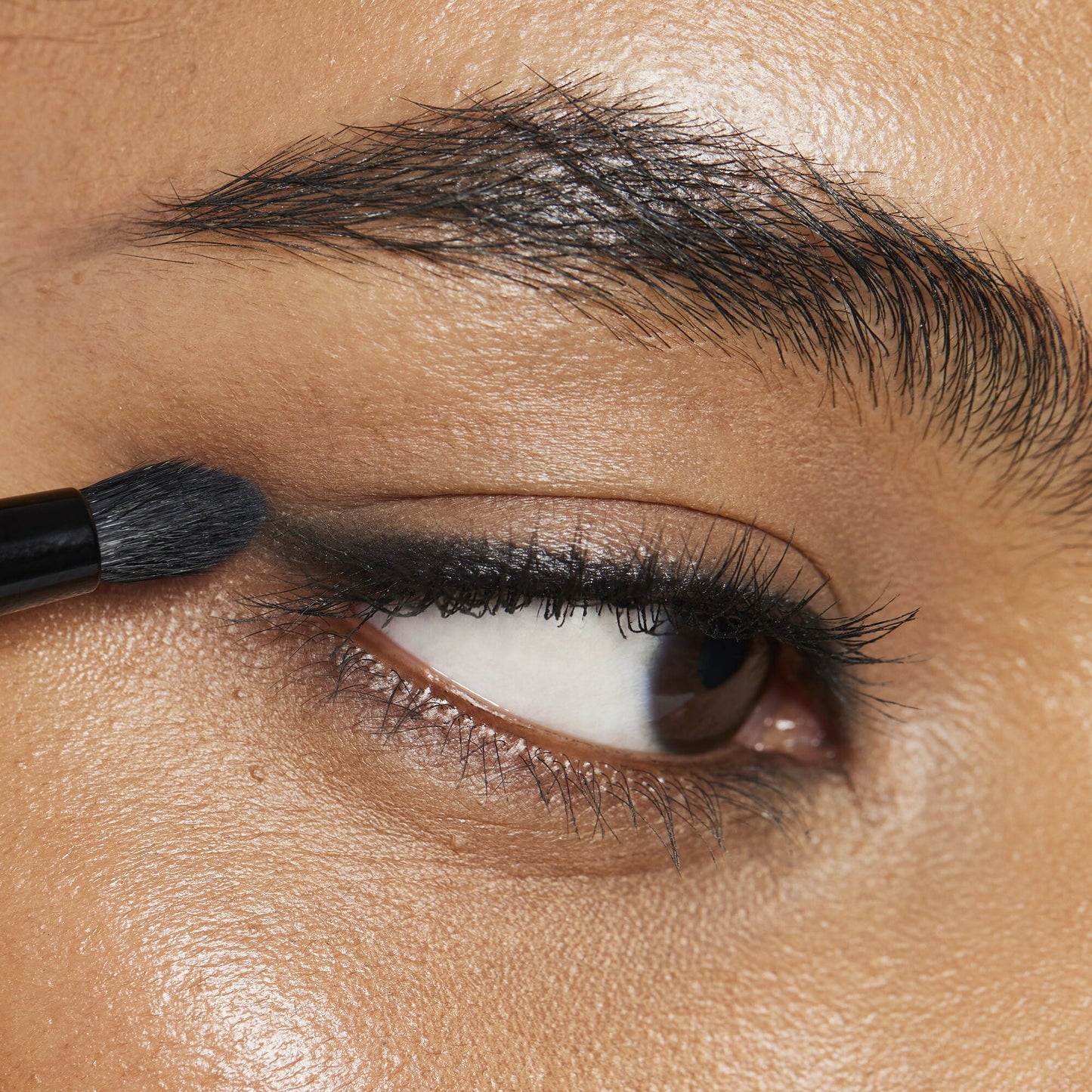 smudge-n-smoke-eyeliner-brush-r9 100824_elf_Shikin_Kohl_App_017_RGB_IGF.jpg