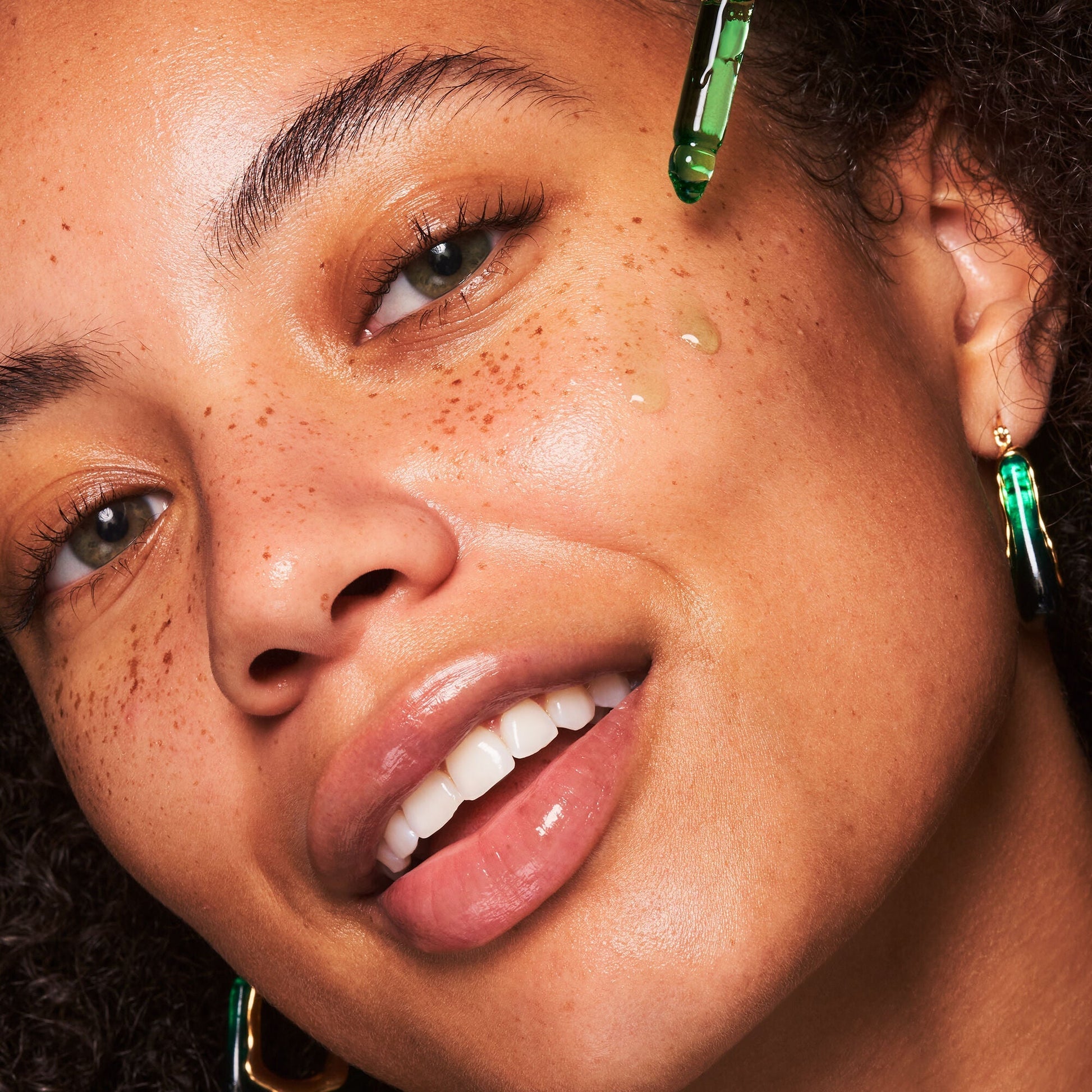 plz-clarify-facial-oil-u5 100924_SKIN_Drew_PlzC_App_005_v1_RGB_IGF.jpg