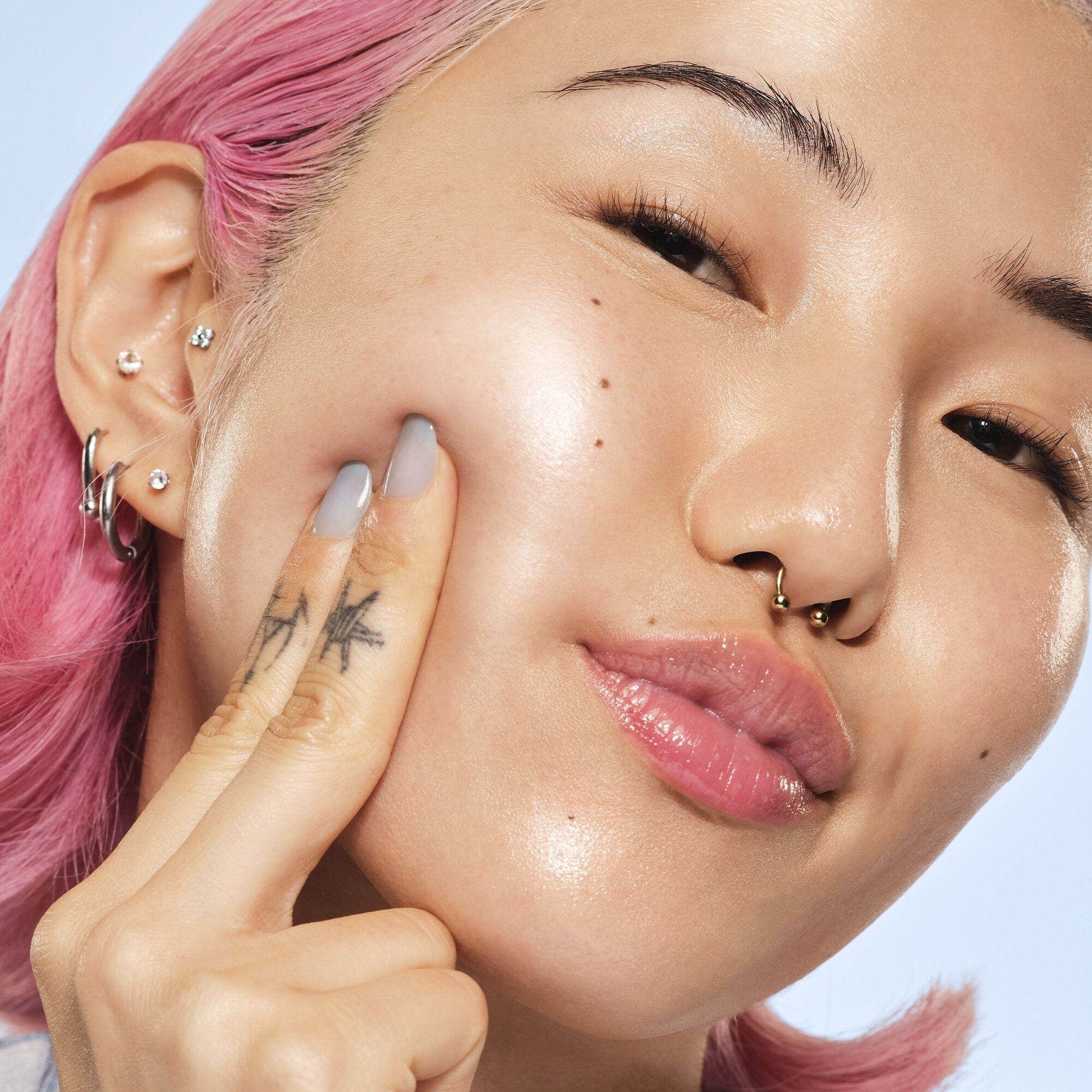 glass-slick-serum-stick-n1 102225_SKIN_Michelle_Editorial_015_w4QC_RGB_IGF_42f2efa3-c76d-440b-9883-58026346f35b.jpg
