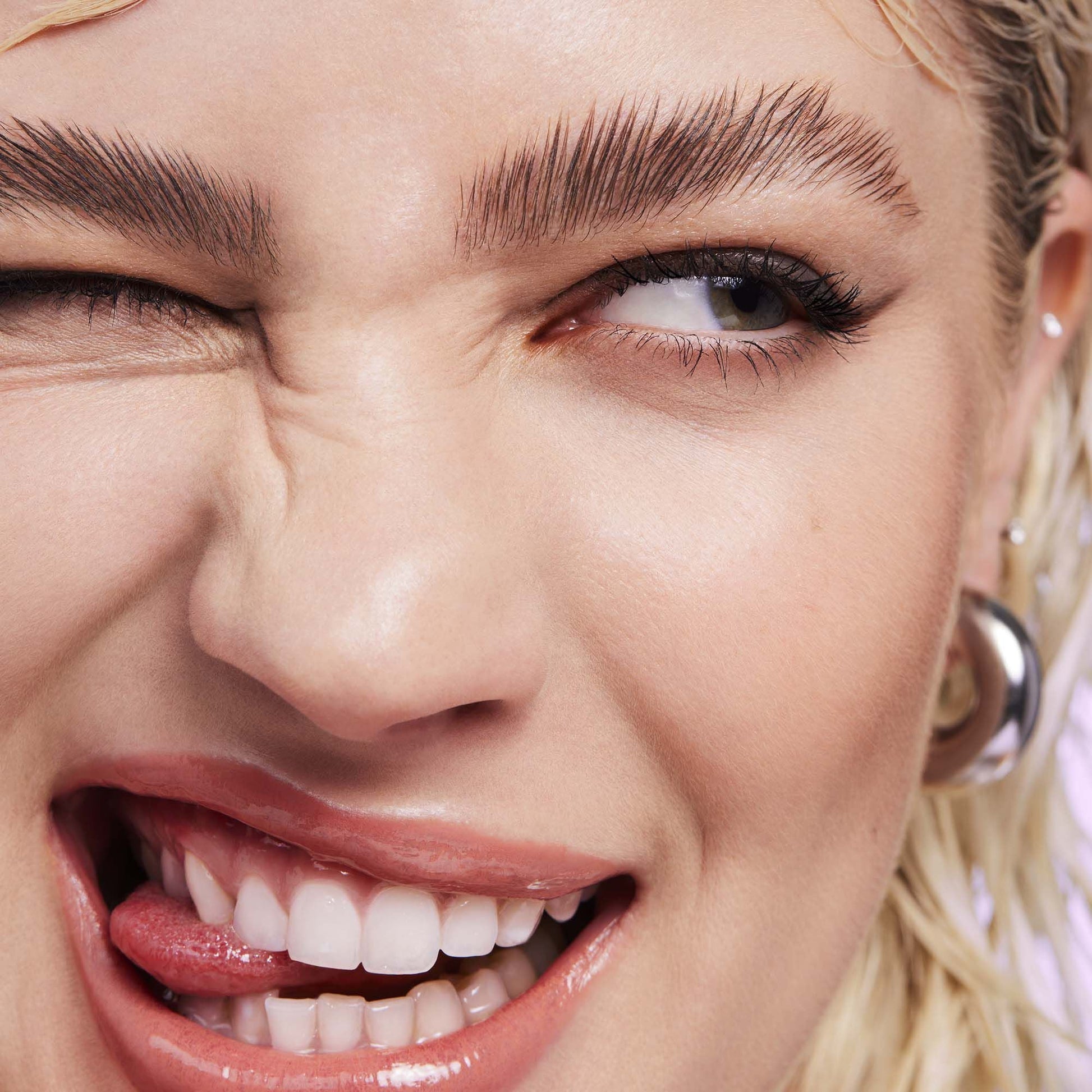 brow-laminating-gel-q4 110923_Genevieve_BrowGel_App-Vibe_6982_RGB_IGF.jpg
