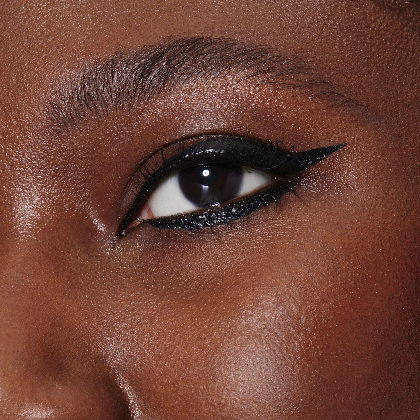 h2o-proof-inkwell-eyeliner-b6 82969_DJ_H20_PROOF_INKWELL_EYELINER_MACRO.jpg