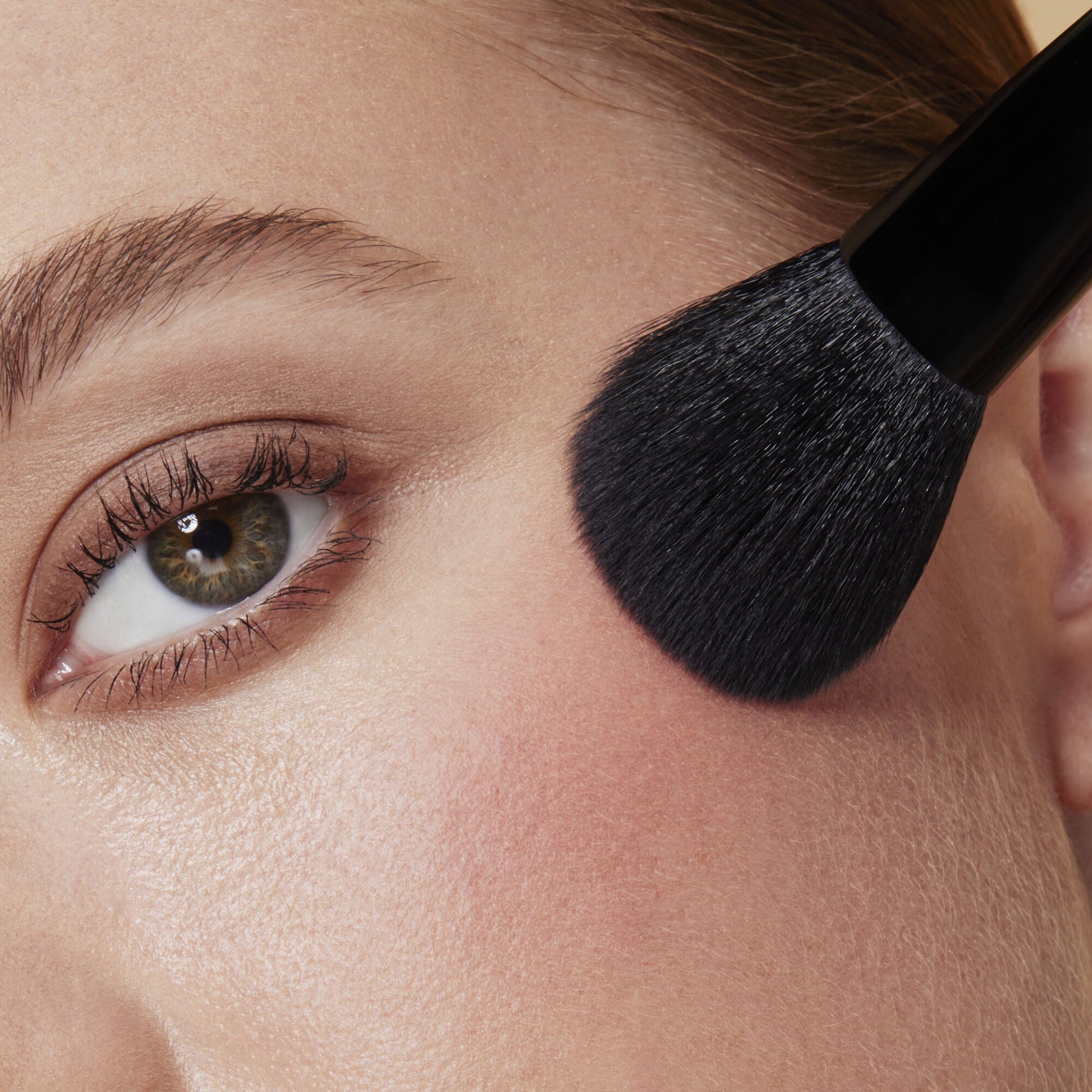 full-face-and-eye-makeup-brush-set-with-travel-case-n2 84674_FULL_FACE_EYE_BRUSH_SET_BLUSH_BRUSH_CARI_0086.jpg