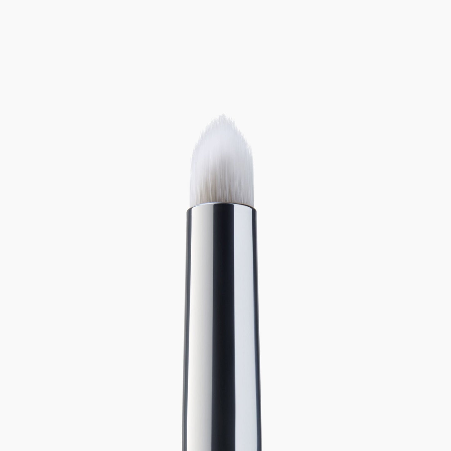 precision-smudge-brush-l3 85311_PrecisionSmudgeBrush_Macro_V2.jpg