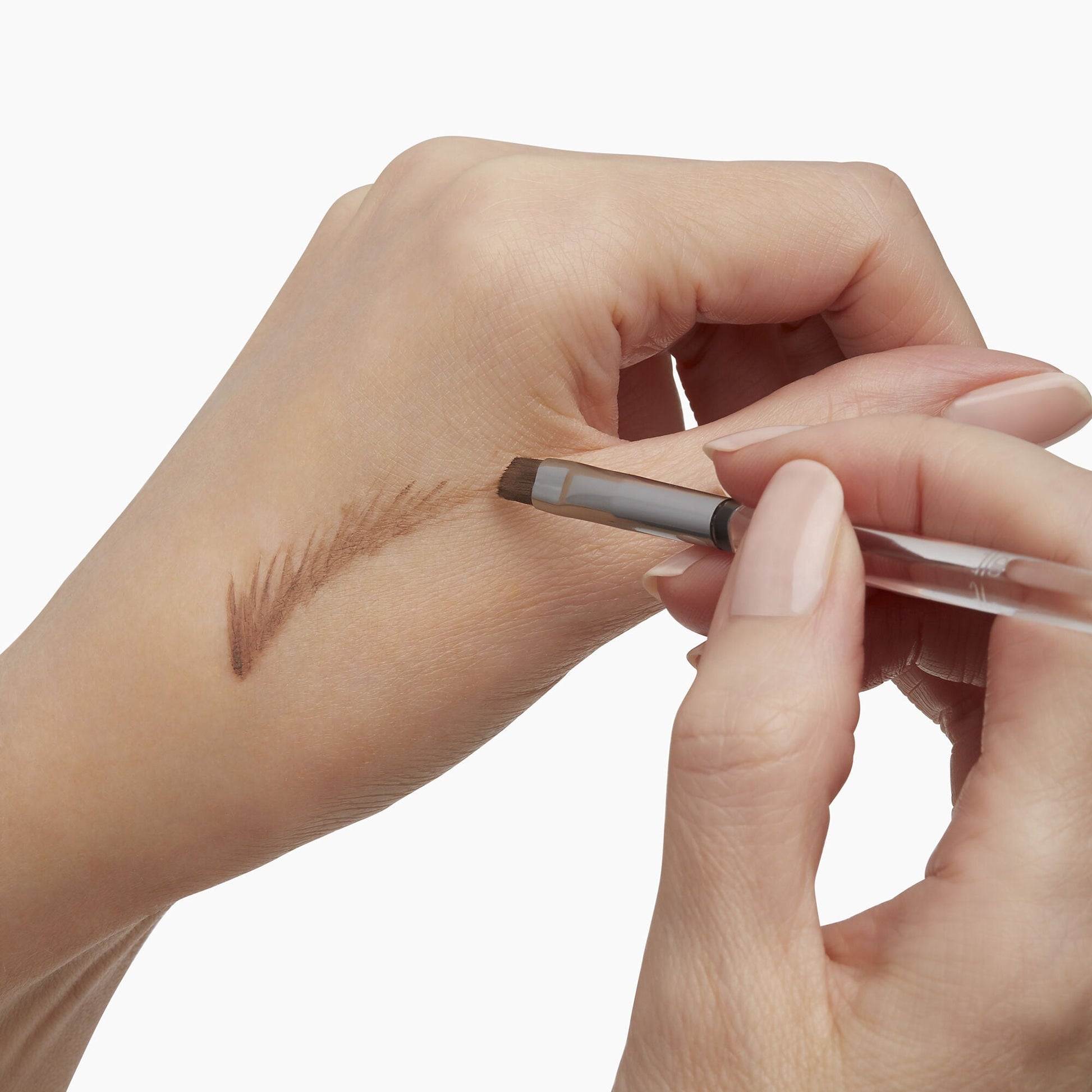 precision-dual-sided-eyebrow-brush-i5 85315_PrecisionDualSidedEyebrowBrush_Model_V2.jpg