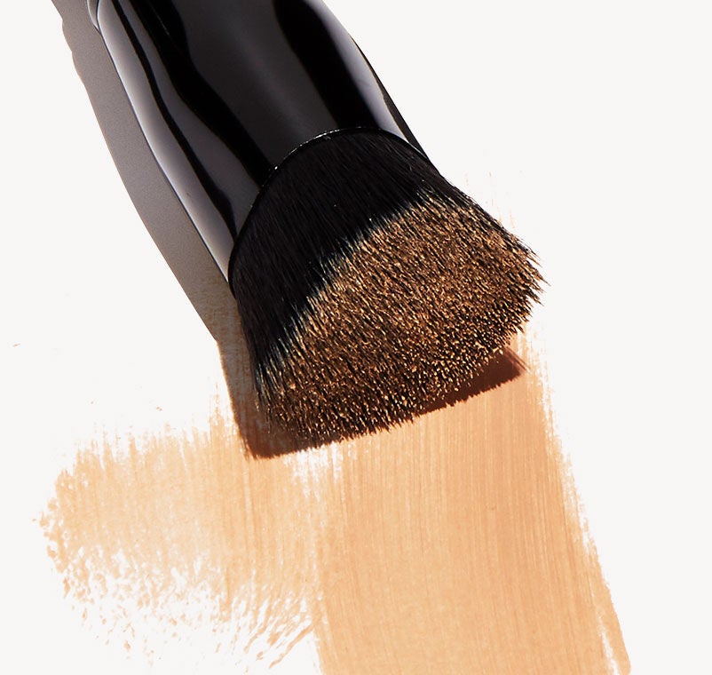 triangular-buffing-foundation-brush-o5 shot.jpg